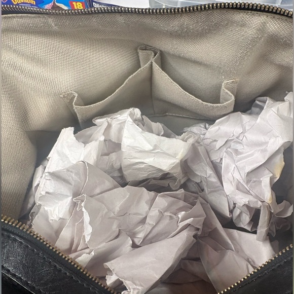 Gucci Black Embossed Shoulder Bag - Picture 3 of 4